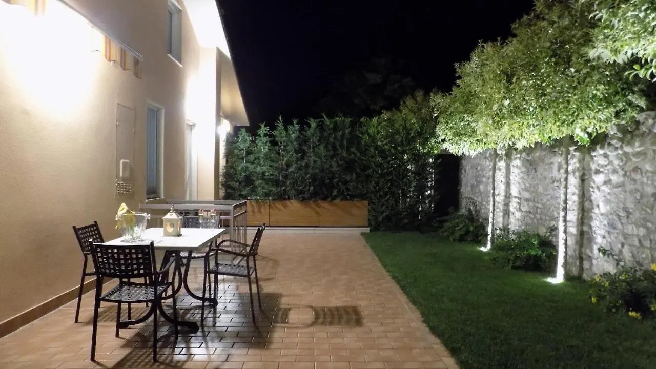 Millyholidays - Apartment Sunflower - Center - Nearby Beach - Private Garden - Spa Pool Bardolino 0*,