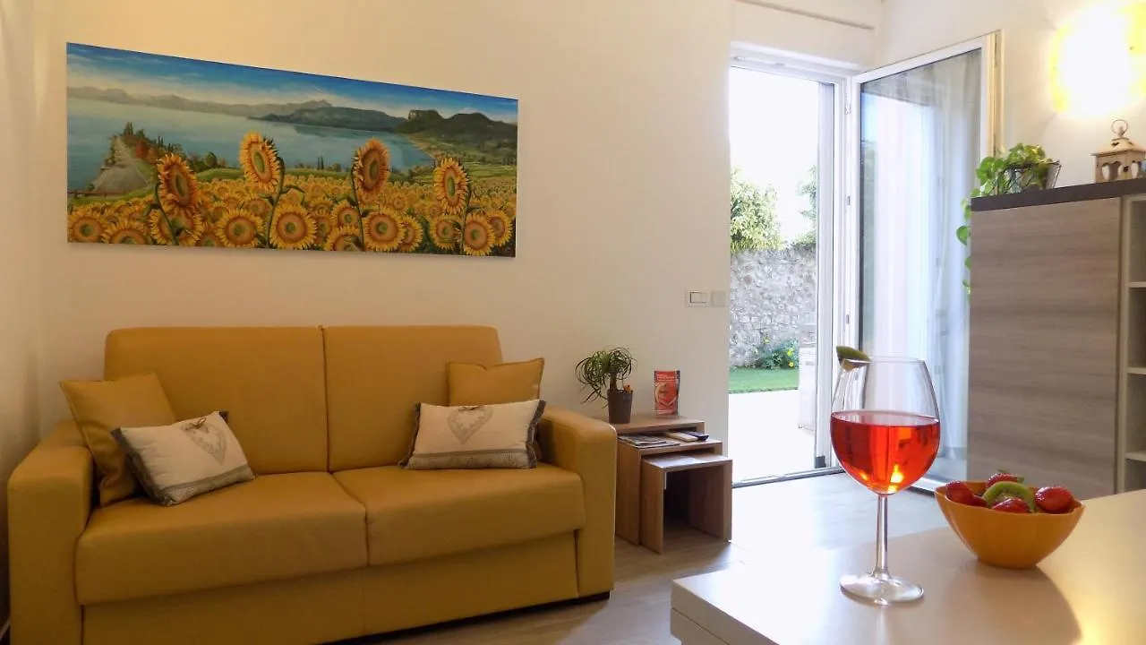 Millyholidays - Apartment Sunflower - Center - Nearby Beach - Private Garden - Spa Pool Bardolino