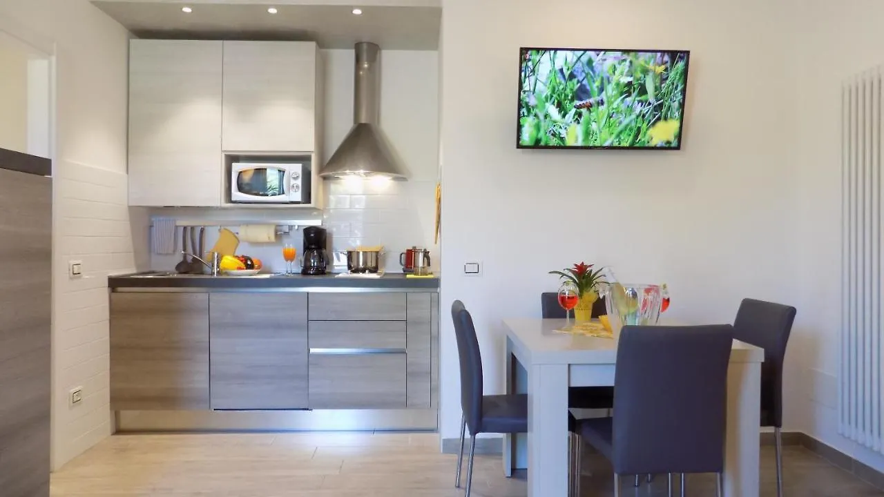 Millyholidays - Apartment Sunflower - Center - Nearby Beach - Private Garden - Spa Pool Bardolino 0*,