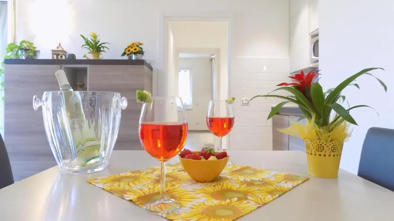 Millyholidays - Apartment Sunflower - Center - Nearby Beach - Private Garden - Spa Pool Bardolino