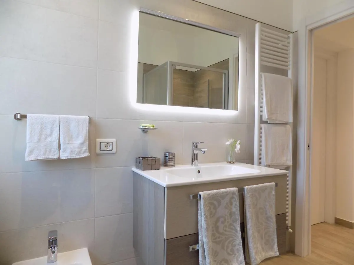 Millyholidays - Apartment Sunflower - Center - Nearby Beach - Private Garden - Spa Pool Bardolino