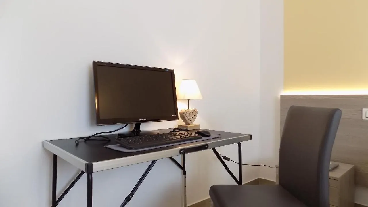 Millyholidays - Apartment Sunflower - Center - Nearby Beach - Private Garden - Spa Pool Bardolino