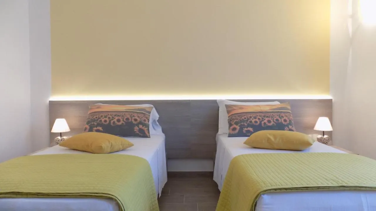 Millyholidays - Apartment Sunflower - Center - Nearby Beach - Private Garden - Spa Pool Bardolino 0*,  Italy