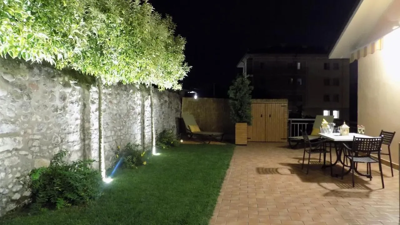 Millyholidays - Apartment Sunflower - Center - Nearby Beach - Private Garden - Spa Pool Bardolino Italy