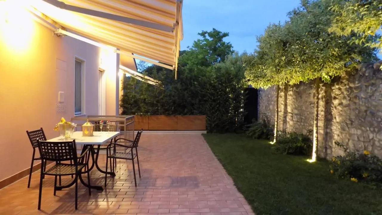 Millyholidays - Apartment Sunflower - Center - Nearby Beach - Private Garden - Spa Pool Bardolino 0*,