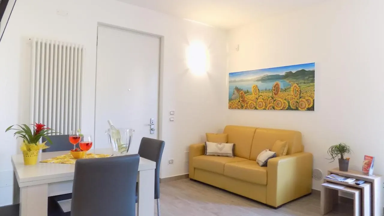 Millyholidays - Apartment Sunflower - Center - Nearby Beach - Private Garden - Spa Pool Bardolino