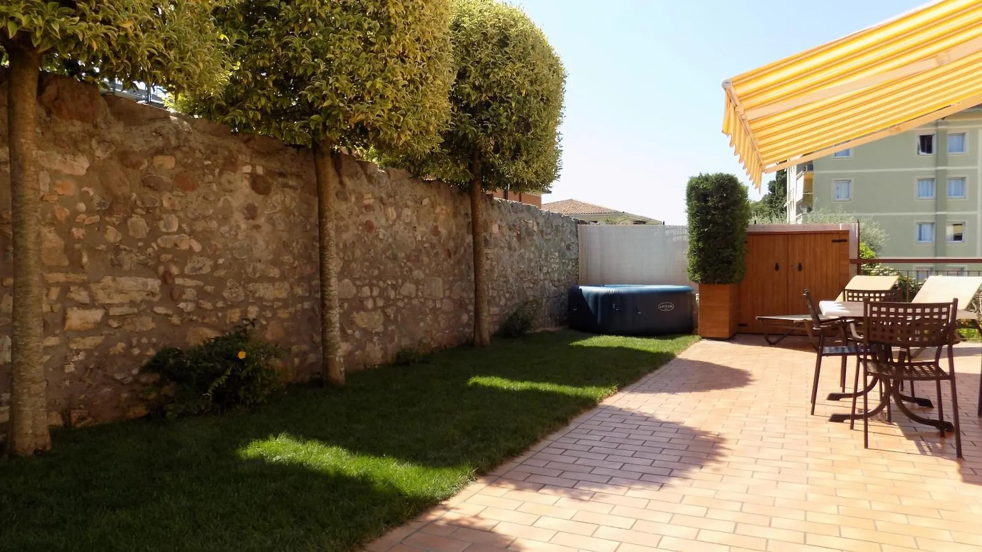 Millyholidays - Apartment Sunflower - Center - Nearby Beach - Private Garden - Spa Pool Bardolino Italy